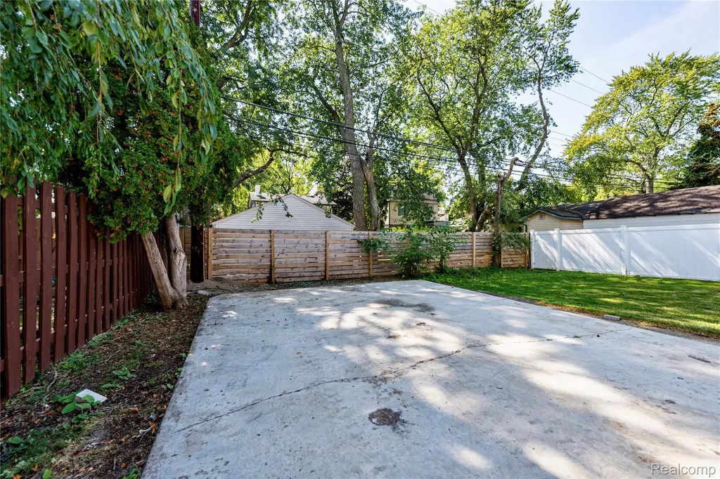 10425 Elgin Avenue Huntington Woods City MI 48070