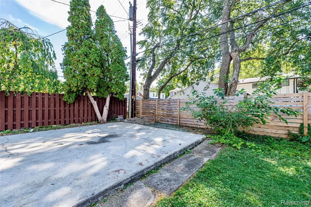 10425 Elgin Avenue Huntington Woods City MI 48070