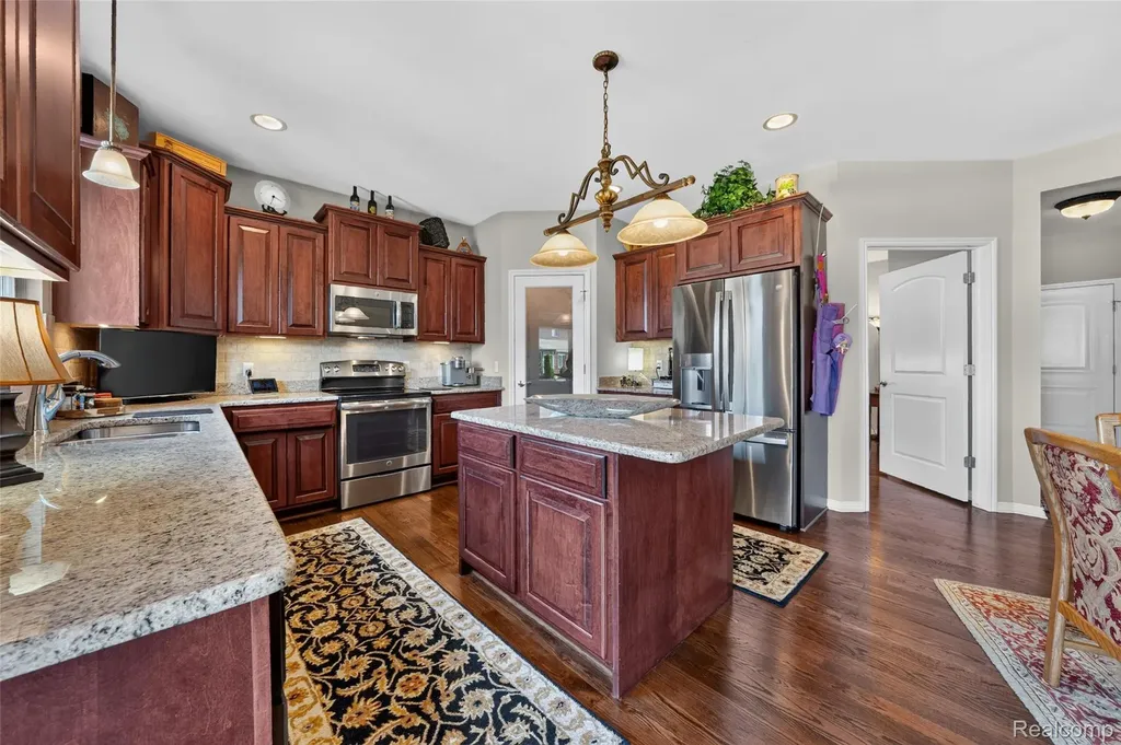 17785 Goldeneye Drive Clinton Charter Township MI 48038