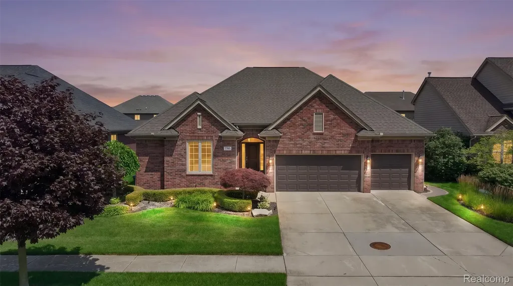 17785 Goldeneye Drive Clinton Charter Township MI 48038