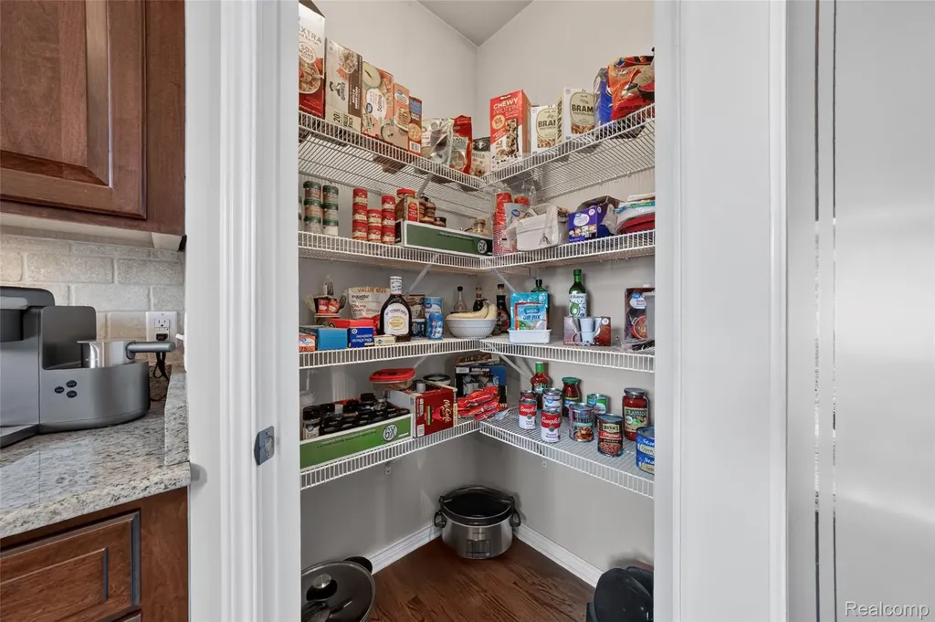 17785 Goldeneye Drive Clinton Charter Township MI 48038