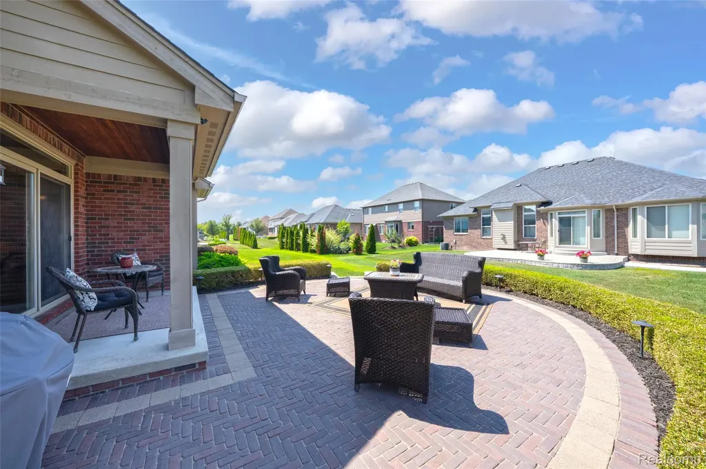 17785 Goldeneye Drive Clinton Charter Township MI 48038