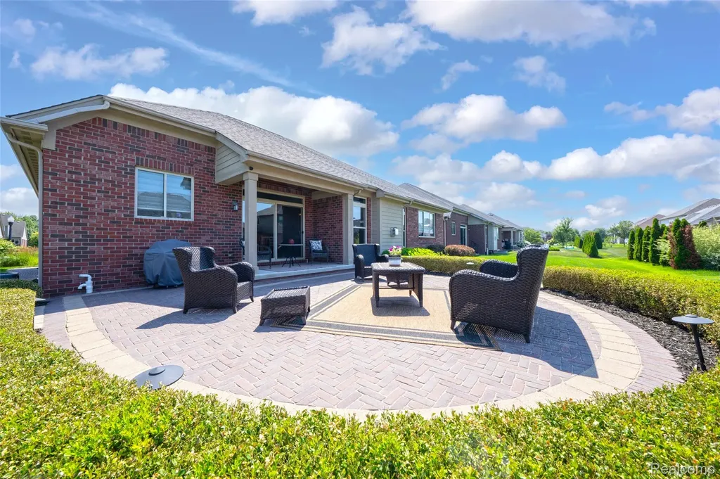 17785 Goldeneye Drive Clinton Charter Township MI 48038