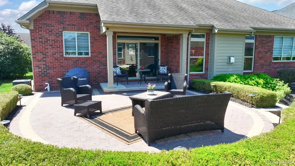 17785 Goldeneye Drive Clinton Charter Township MI 48038