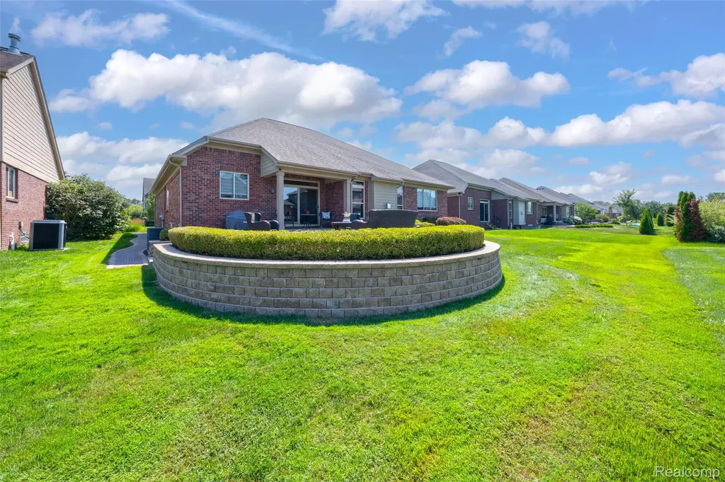 17785 Goldeneye Drive Clinton Charter Township MI 48038