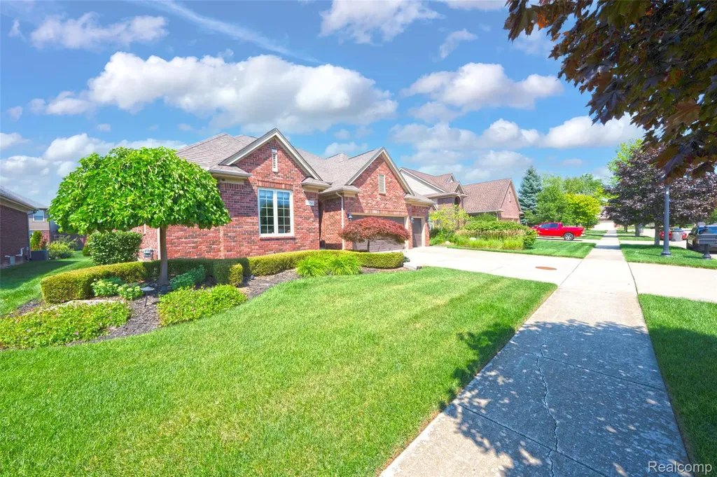 17785 Goldeneye Drive Clinton Charter Township MI 48038