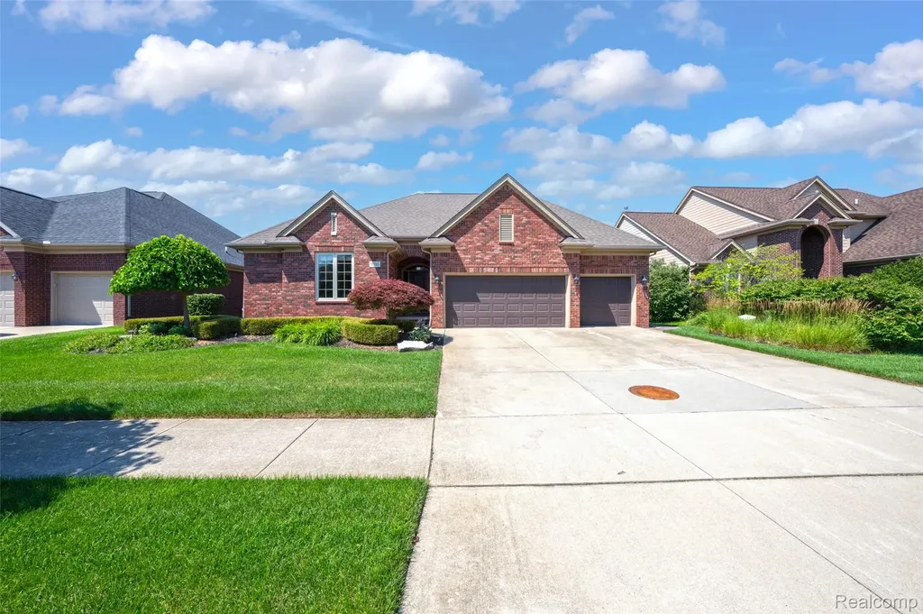 17785 Goldeneye Drive Clinton Charter Township MI 48038