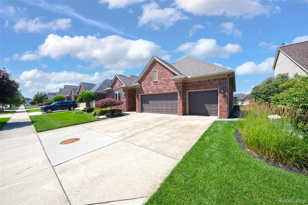 17785 Goldeneye Drive Clinton Charter Township MI 48038