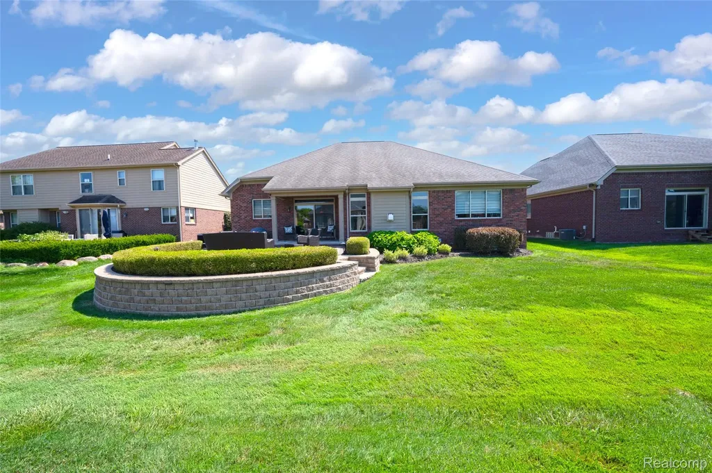17785 Goldeneye Drive Clinton Charter Township MI 48038