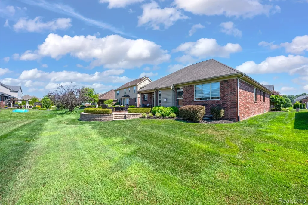 17785 Goldeneye Drive Clinton Charter Township MI 48038