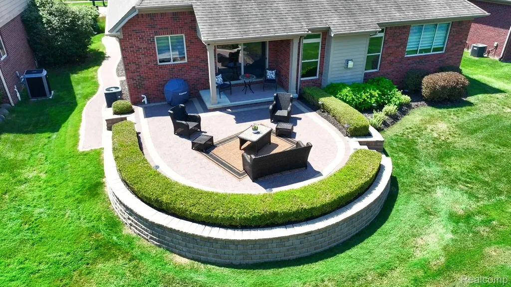 17785 Goldeneye Drive Clinton Charter Township MI 48038