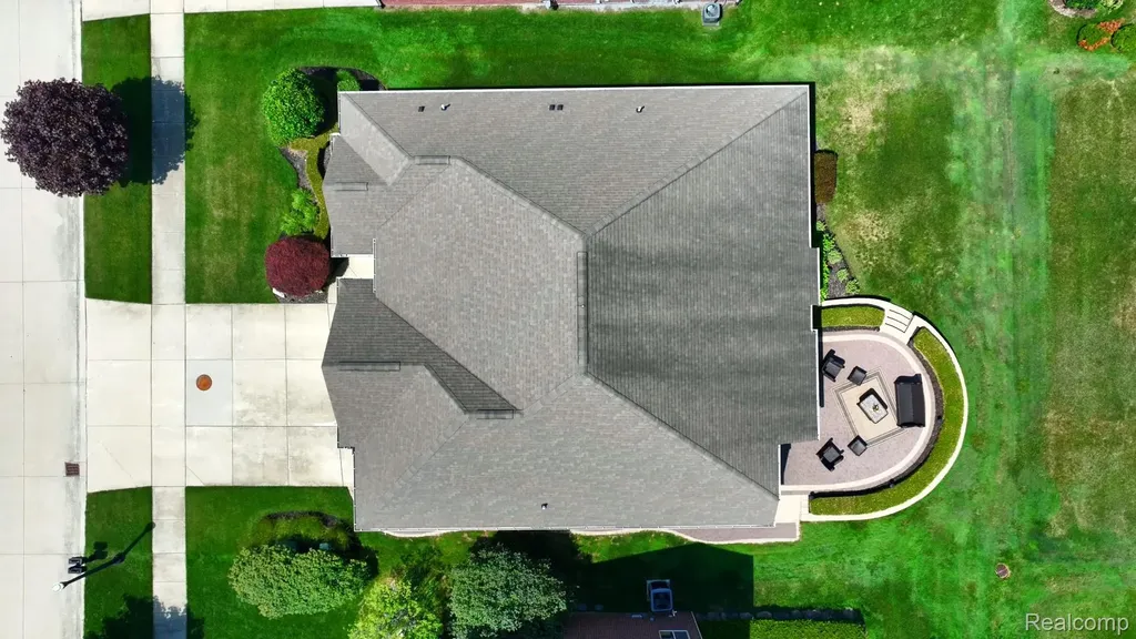17785 Goldeneye Drive Clinton Charter Township MI 48038