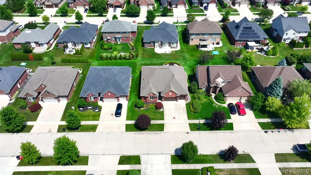 17785 Goldeneye Drive Clinton Charter Township MI 48038