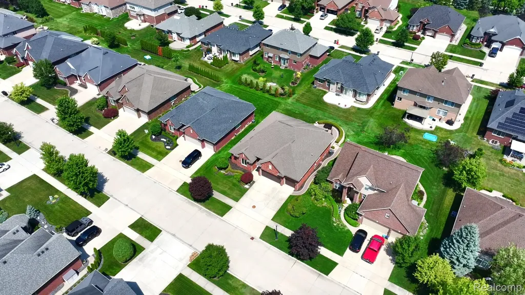 17785 Goldeneye Drive Clinton Charter Township MI 48038