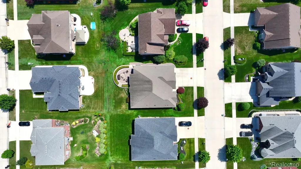 17785 Goldeneye Drive Clinton Charter Township MI 48038