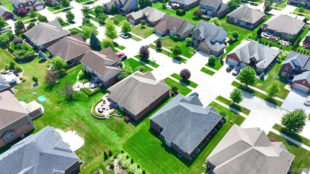 17785 Goldeneye Drive Clinton Charter Township MI 48038