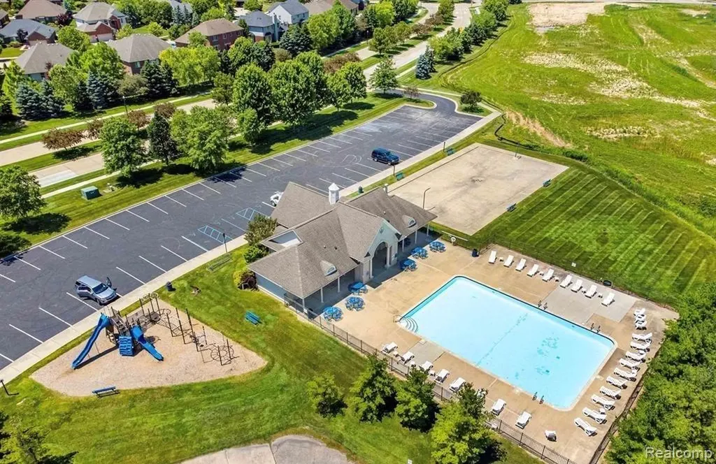 17785 Goldeneye Drive Clinton Charter Township MI 48038