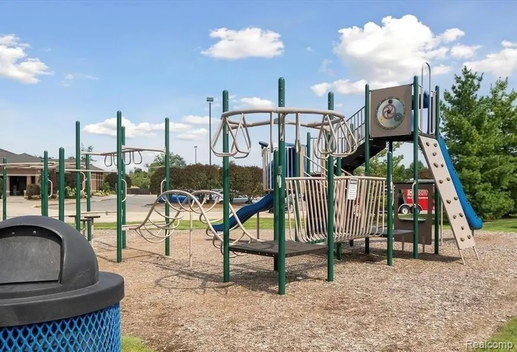 17785 Goldeneye Drive Clinton Charter Township MI 48038