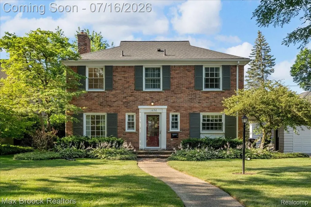 1292 Yorkshire Road Birmingham City MI 48009