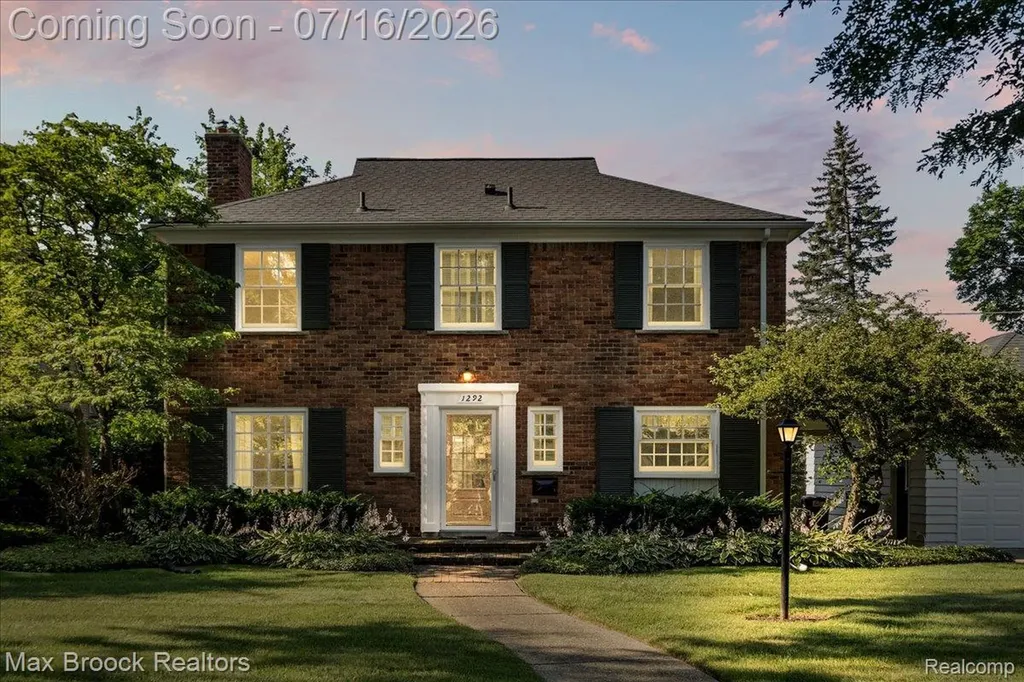 1292 Yorkshire Road Birmingham City MI 48009