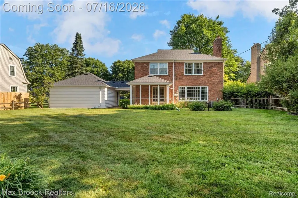 1292 Yorkshire Road Birmingham City MI 48009