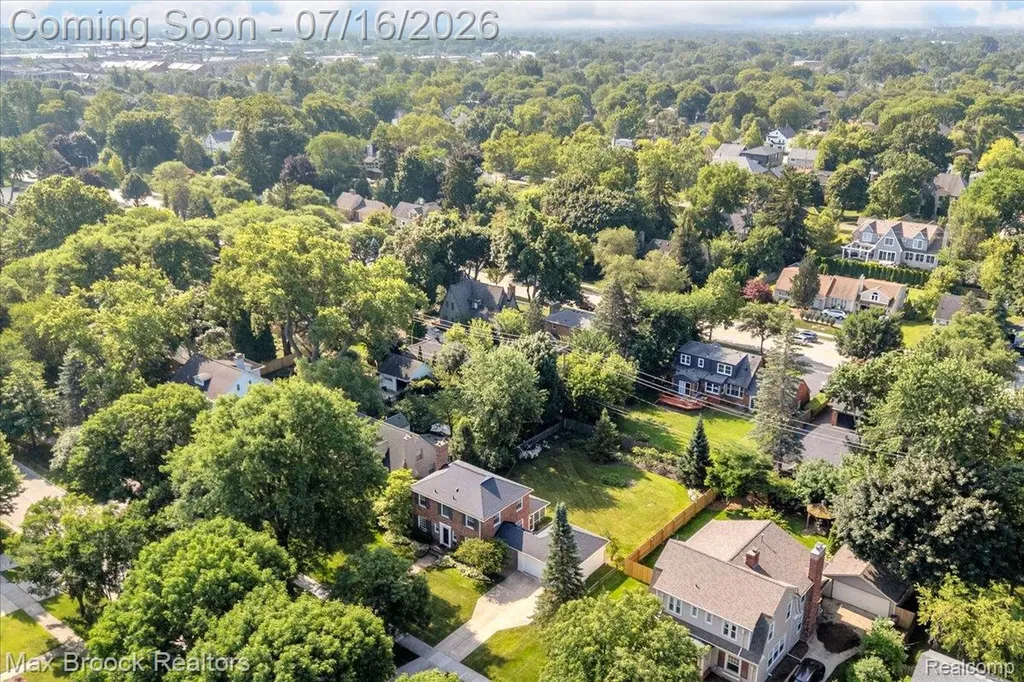 1292 Yorkshire Road Birmingham City MI 48009
