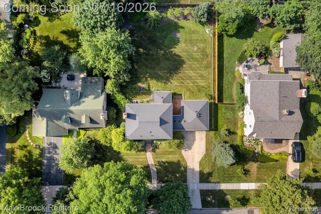 1292 Yorkshire Road Birmingham City MI 48009