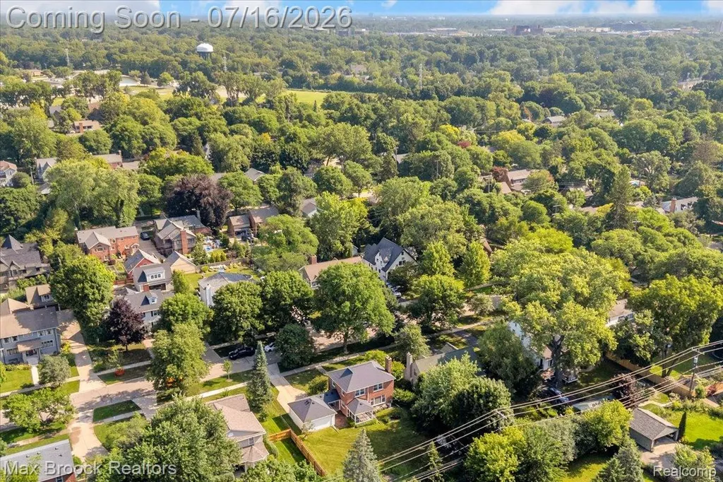 1292 Yorkshire Road Birmingham City MI 48009