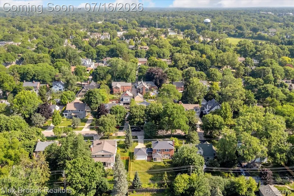 1292 Yorkshire Road Birmingham City MI 48009