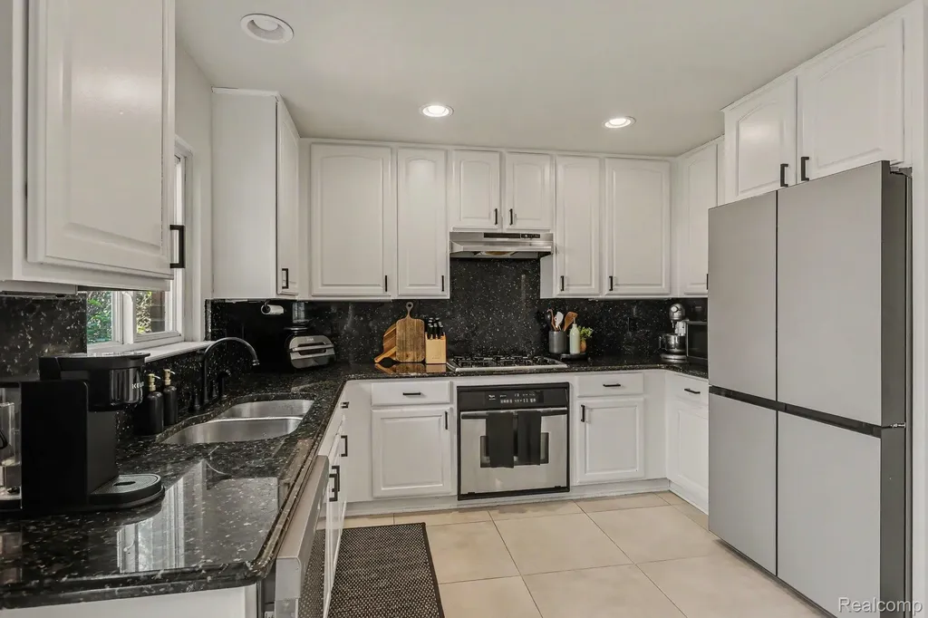 521 Macwilliams Lane Royal Oak City MI 48067