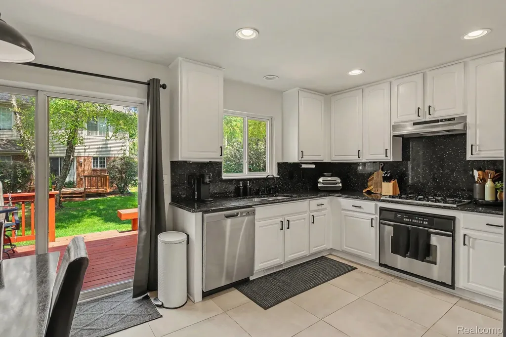 521 Macwilliams Lane Royal Oak City MI 48067