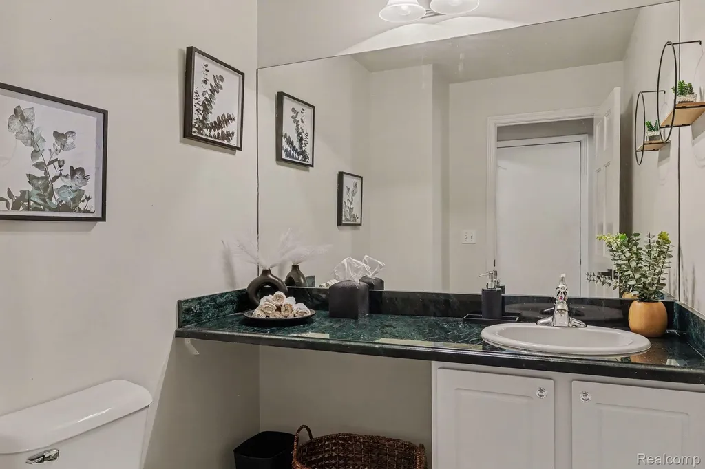 521 Macwilliams Lane Royal Oak City MI 48067