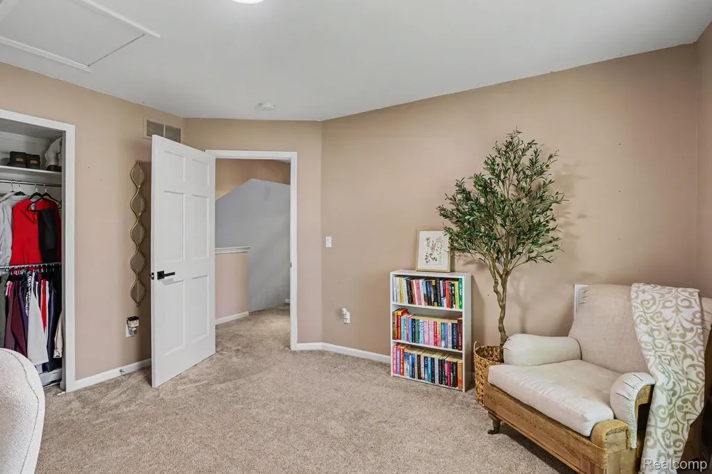 521 Macwilliams Lane Royal Oak City MI 48067