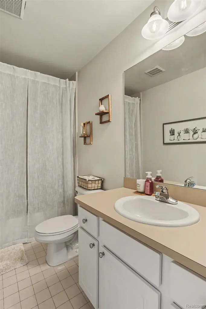 521 Macwilliams Lane Royal Oak City MI 48067