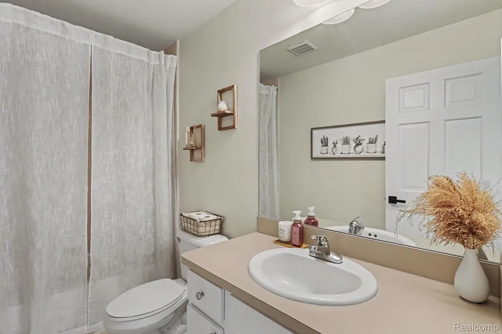 521 Macwilliams Lane Royal Oak City MI 48067