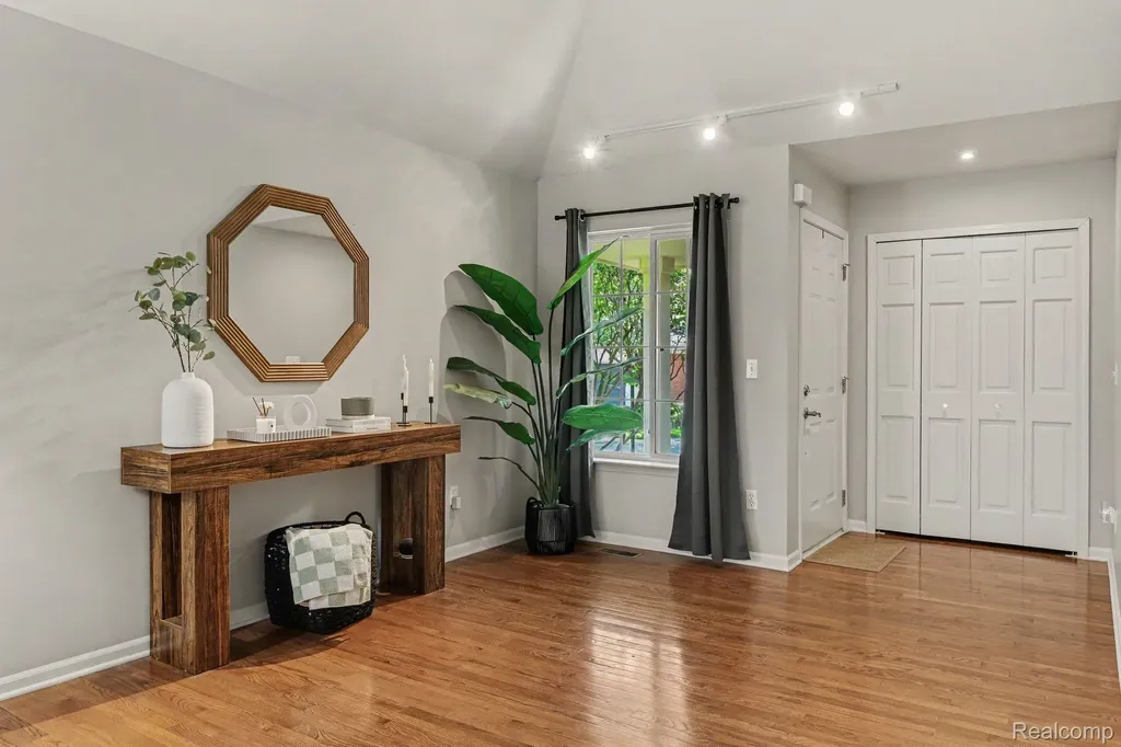 521 Macwilliams Lane Royal Oak City MI 48067