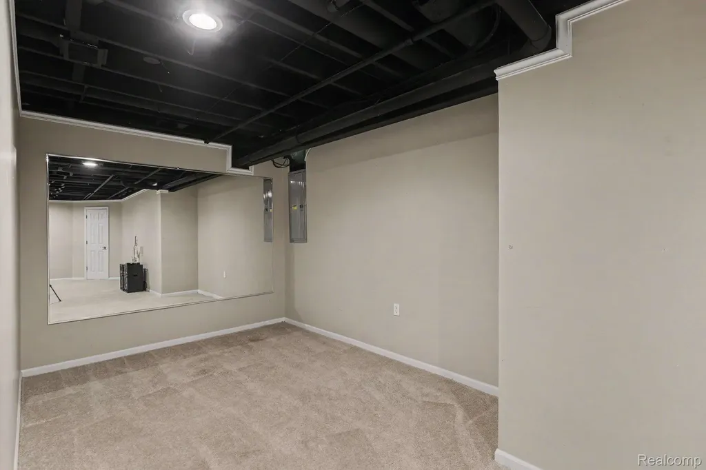 521 Macwilliams Lane Royal Oak City MI 48067