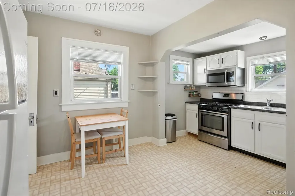 306 N Kenwood Avenue Royal Oak City MI 48067