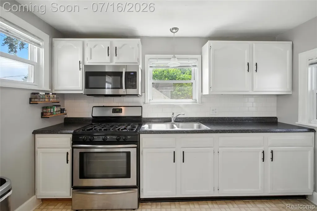 306 N Kenwood Avenue Royal Oak City MI 48067