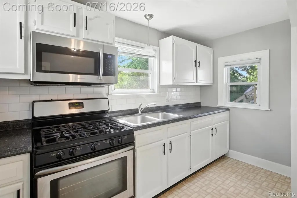 306 N Kenwood Avenue Royal Oak City MI 48067