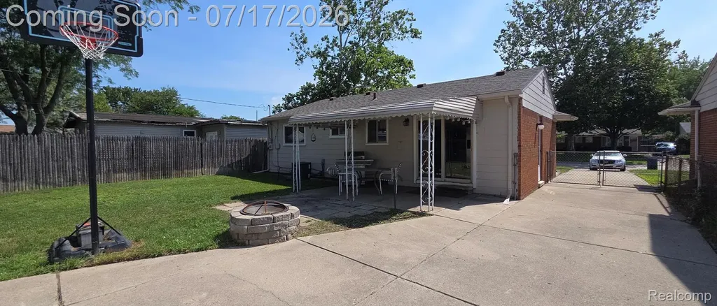 220 S Wildwood Street Westland City MI 48186