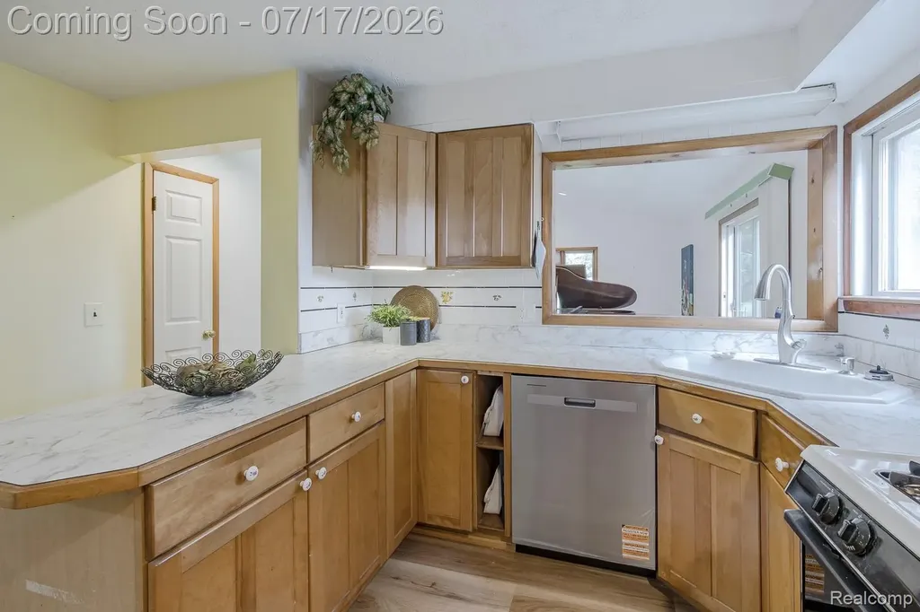 5511 Wright Drive Troy City MI 48098