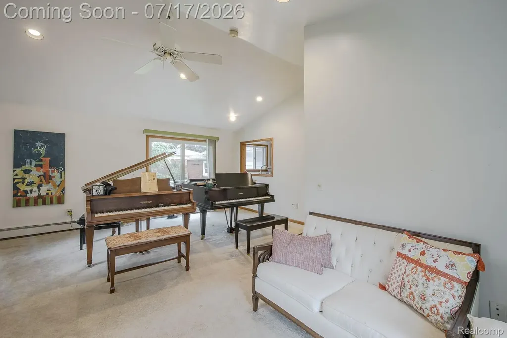 5511 Wright Drive Troy City MI 48098