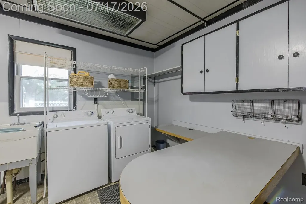 5511 Wright Drive Troy City MI 48098