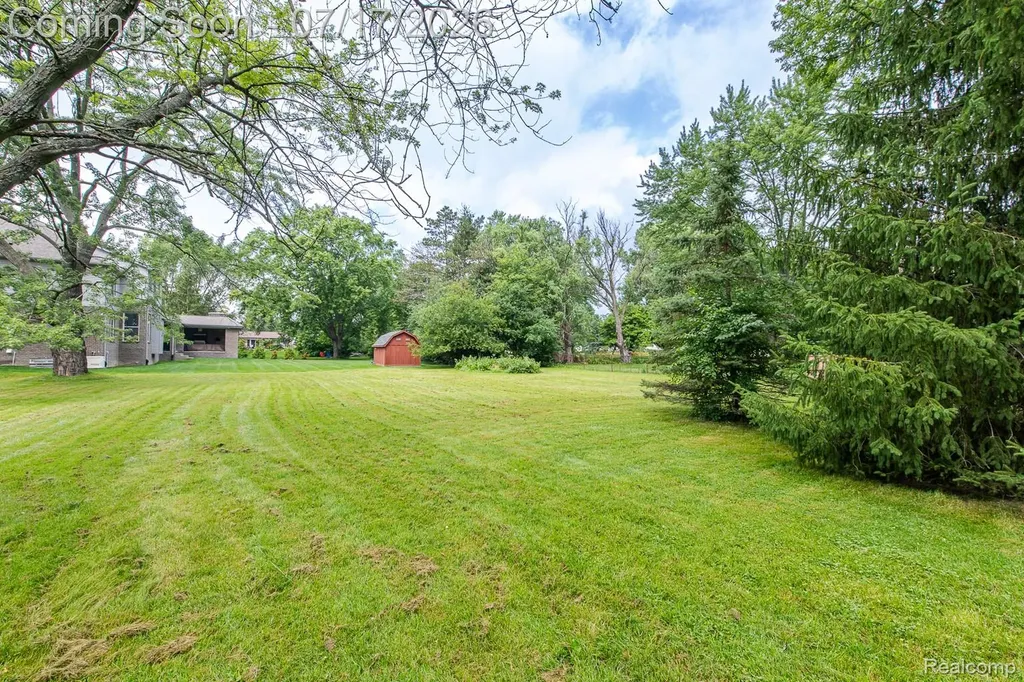 5511 Wright Drive Troy City MI 48098