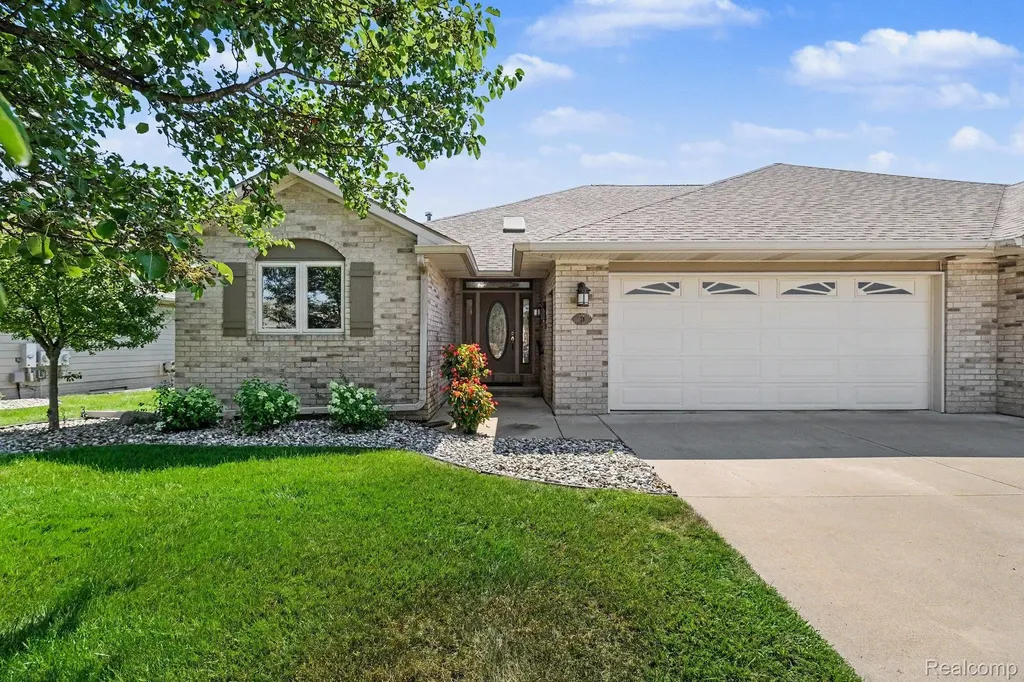 28 Millpond Trail Saginaw Charter Township MI 48603