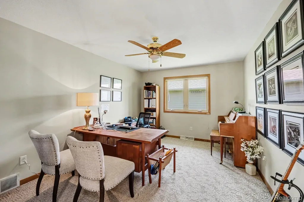 28 Millpond Trail Saginaw Charter Township MI 48603