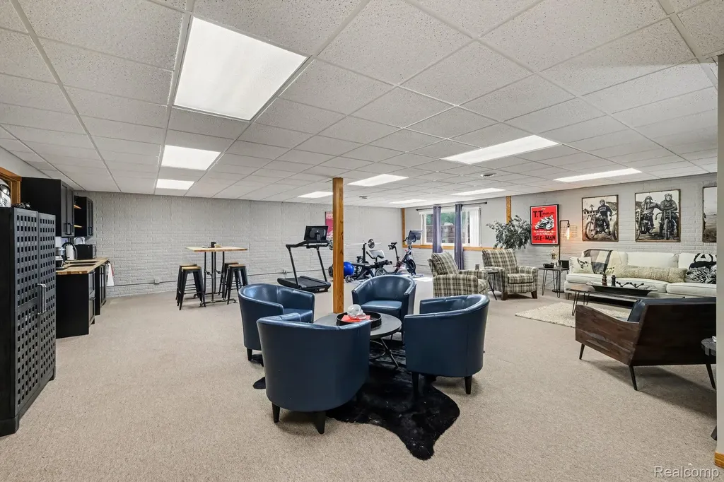 28 Millpond Trail Saginaw Charter Township MI 48603
