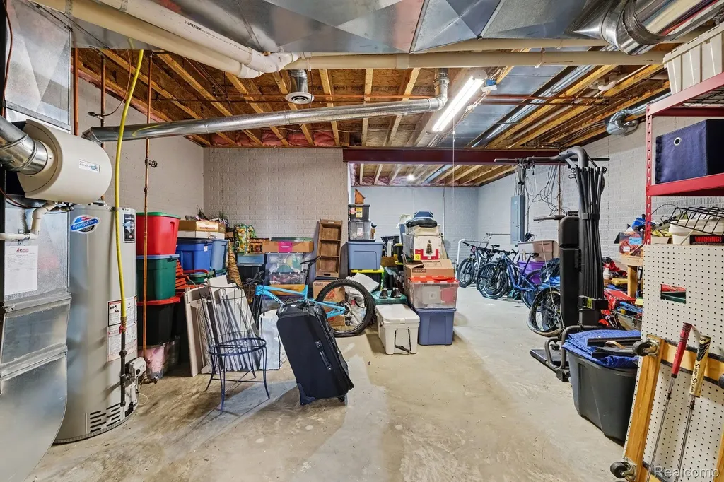 28 Millpond Trail Saginaw Charter Township MI 48603