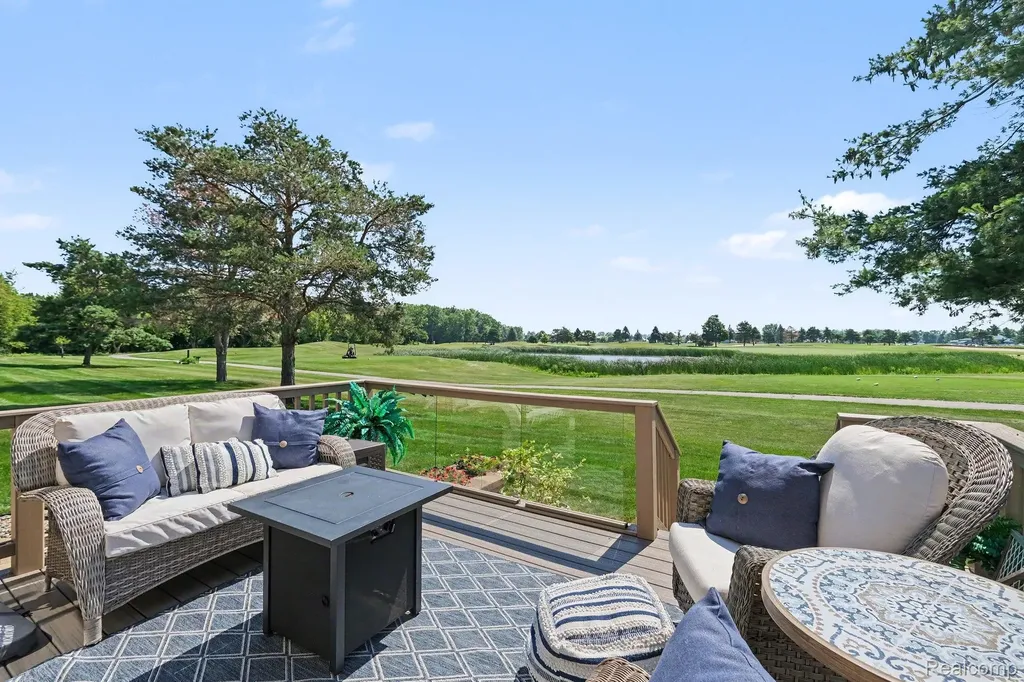 28 Millpond Trail Saginaw Charter Township MI 48603